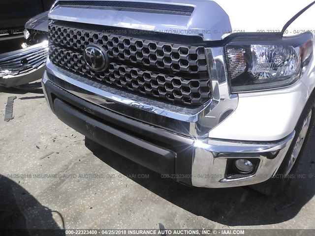 5TFRM5F17JX125658 - 2018 TOYOTA TUNDRA DOUBLE CAB SR/SR5 WHITE photo 6