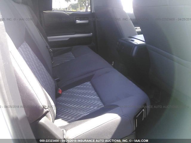 5TFRM5F17JX125658 - 2018 TOYOTA TUNDRA DOUBLE CAB SR/SR5 WHITE photo 8