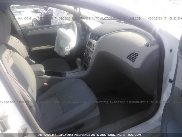 1G1ZB5EB5A4145482 - 2010 CHEVROLET MALIBU LS WHITE photo 5