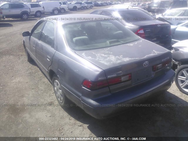 JT2BG22K9V0033058 - 1997 TOYOTA CAMRY LE/XLE GRAY photo 3