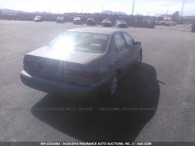 JT2BG22K9V0033058 - 1997 TOYOTA CAMRY LE/XLE GRAY photo 4