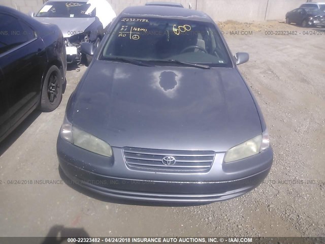 JT2BG22K9V0033058 - 1997 TOYOTA CAMRY LE/XLE GRAY photo 6