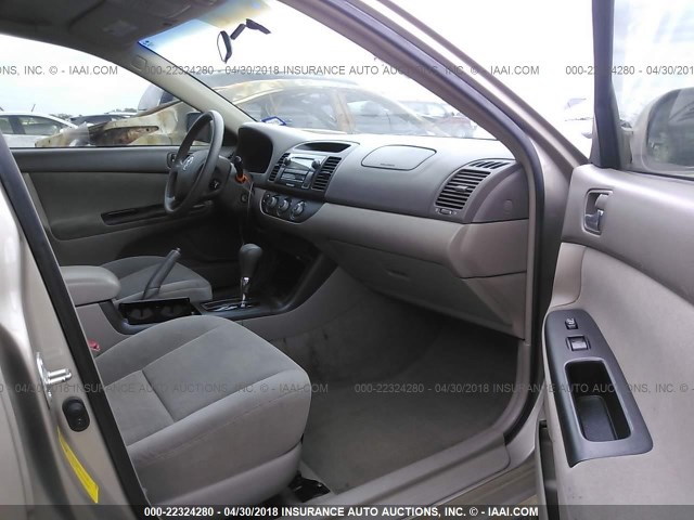 4T1BE30K35U092486 - 2005 TOYOTA CAMRY LE/XLE/SE ოქროსფერი ფოტო 5
