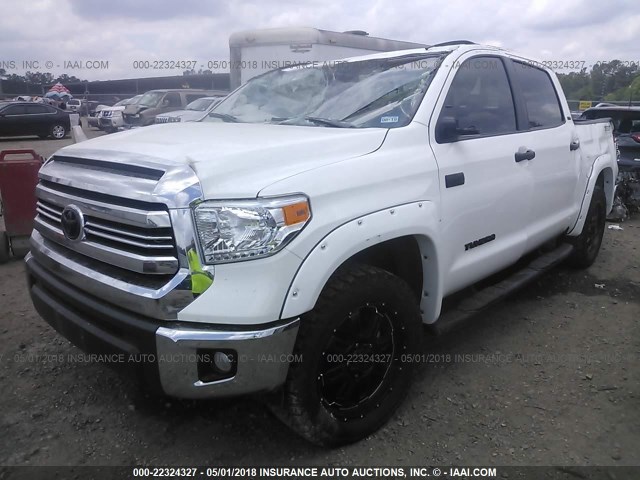 5TFDW5F19GX580816 - 2016 TOYOTA Tundra CREWMAX SR5/TRD PRO WHITE photo 2