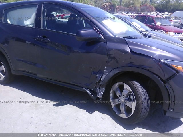 3CZRU5H36JM707300 - 2018 HONDA HR-V LX GRAY photo 6