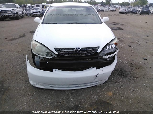 4T1BE32K02U115828 - 2002 TOYOTA CAMRY LE/XLE/SE თეთრი ფოტო 6