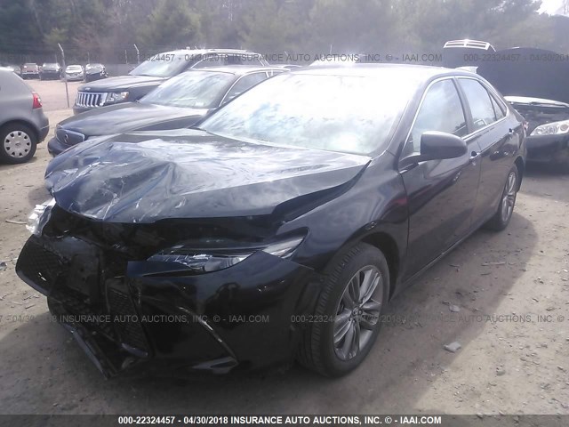 4T1BF1FK6GU261203 - 2016 TOYOTA CAMRY LE/XLE/SE/XSE შავი ფოტო 2