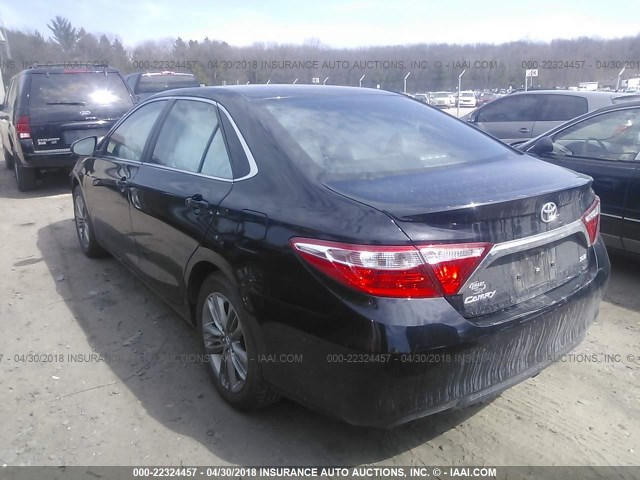 4T1BF1FK6GU261203 - 2016 TOYOTA CAMRY LE/XLE/SE/XSE შავი ფოტო 3