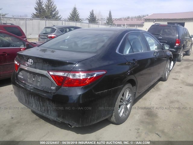 4T1BF1FK6GU261203 - 2016 TOYOTA CAMRY LE/XLE/SE/XSE შავი ფოტო 4