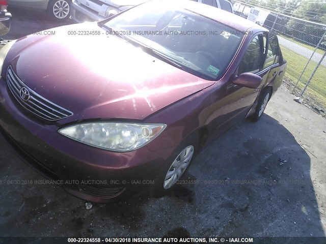 4T1BE32K05U061502 - 2005 TOYOTA CAMRY LE/XLE/SE წითელი ფოტო 2