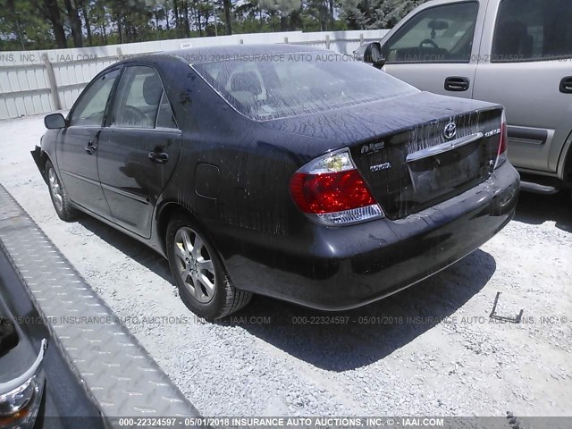 4T1BF30K25U091519 - 2005 TOYOTA CAMRY LE/XLE/SE BLACK photo 3