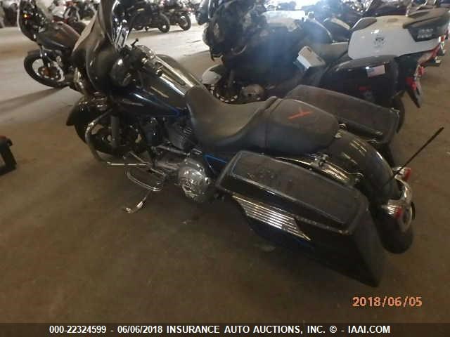 1HD1KB436AB617339 - 2010 HARLEY-DAVIDSON FLHX BLACK photo 3