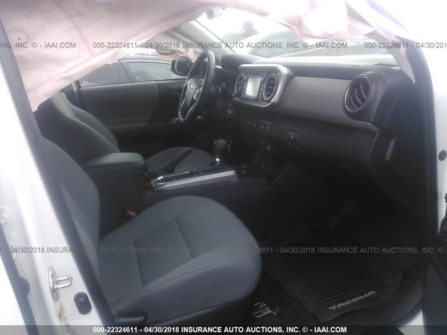 3TMAZ5CN0HM046306 - 2017 TOYOTA TACOMA DBL CAB/SR5/TRD SPORT/OR WHITE photo 5