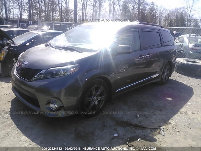 5TDXZ3DC7HS842658 - 2017 TOYOTA SIENNA SE GRAY photo 2