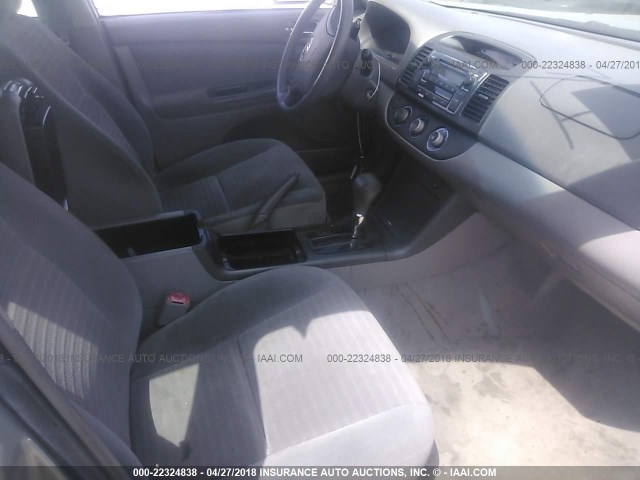 4T1BE32K95U526438 - 2005 TOYOTA CAMRY LE/XLE/SE 银色 照片 5