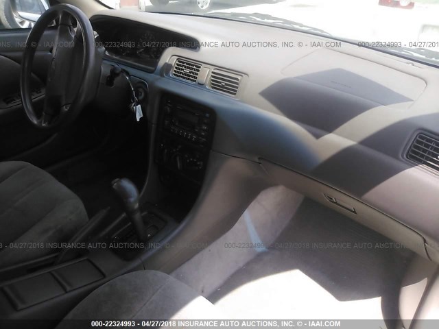 4T1BG22K1XU569503 - 1999 TOYOTA CAMRY CE/LE/XLE 金色 照片 5