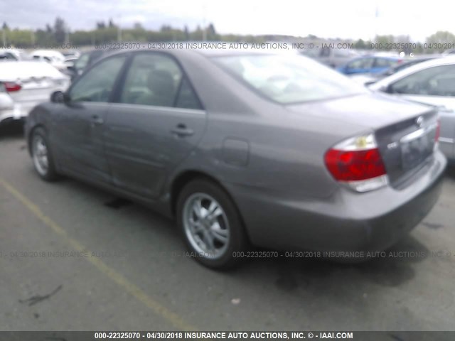 4T1BE32K45U552994 - 2005 TOYOTA CAMRY LE/XLE/SE GRAY photo 3