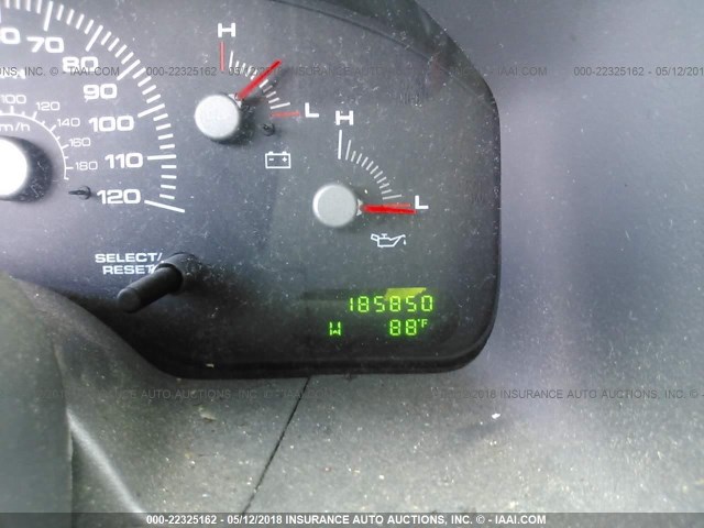 1FMRU15W34LB00172 - 2004 FORD EXPEDITION XLT ნაცრისფერი ფოტო 7