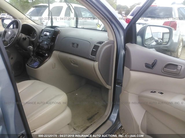 KNDMB233176149800 - 2007 KIA SEDONA EX/LX BLUE photo 5