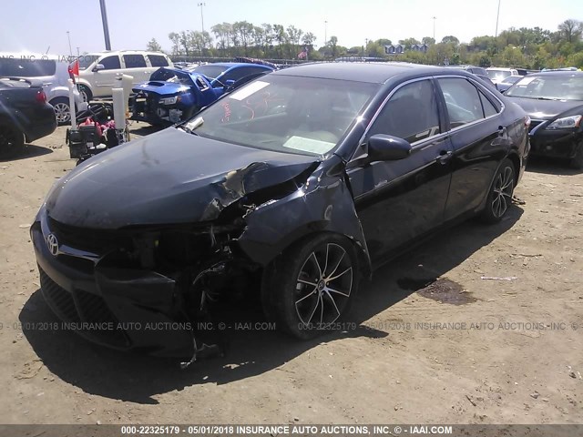 4T1BF1FK4FU939039 - 2015 TOYOTA CAMRY LE/XLE/SE/XSE BLACK photo 2
