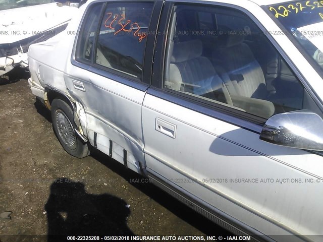 1C3AA3638RF322971 - 1994 CHRYSLER LEBARON LE A-BODY WHITE photo 6