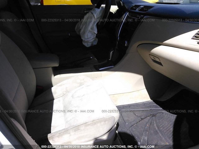 JS2RE9A37A6100493 - 2010 SUZUKI KIZASHI SE WHITE photo 5