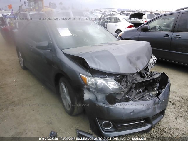 4T1BF1FK4EU468072 - 2014 TOYOTA CAMRY L/SE/LE/XLE 灰色 照片 1