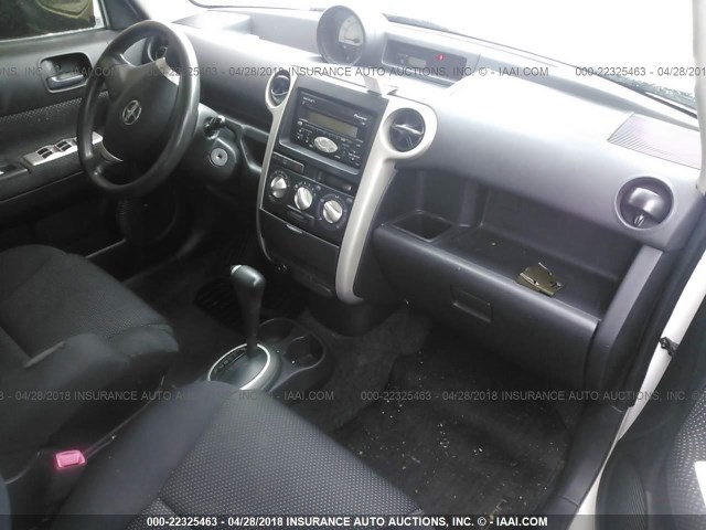 JTLKT324650209921 - 2005 TOYOTA SCION XB WHITE photo 5