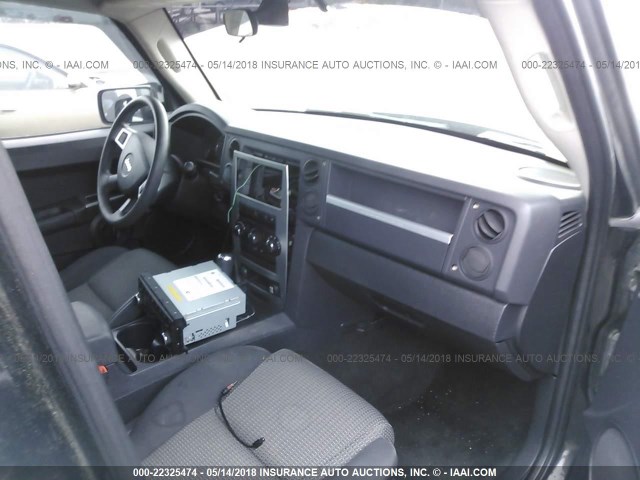 1J8HG48K88C198518 - 2008 JEEP COMMANDER SPORT შავი ფოტო 5