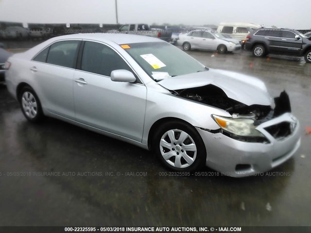 4T1BF3EK0AU560786 - 2010 TOYOTA CAMRY SE/LE/XLE ვერცხლისფერი ფოტო 1