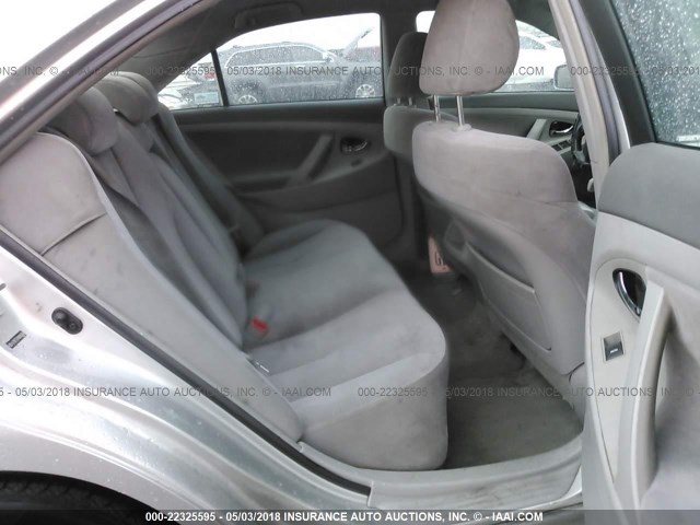 4T1BF3EK0AU560786 - 2010 TOYOTA CAMRY SE/LE/XLE ვერცხლისფერი ფოტო 8