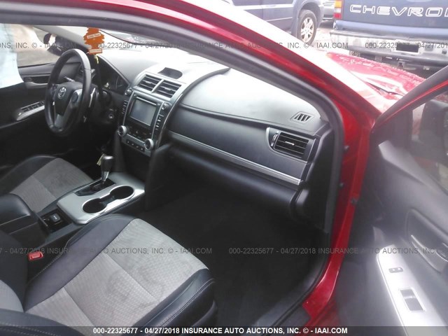 4T1BF1FK9CU548089 - 2012 TOYOTA CAMRY SE/LE/XLE RED photo 5