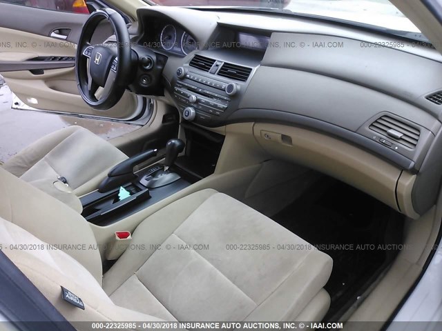 1HGCP26418A153458 - 2008 HONDA ACCORD LXP WHITE photo 5