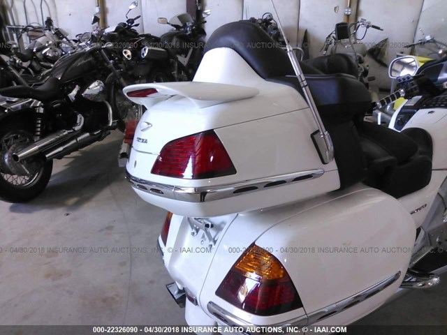 1HFSC47035A402163 - 2005 HONDA GL1800 WHITE photo 4