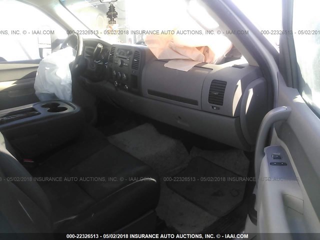 1GC2CVCGXCZ349821 - 2012 CHEVROLET SILVERADO C2500 HEAVY DUTY WHITE photo 5