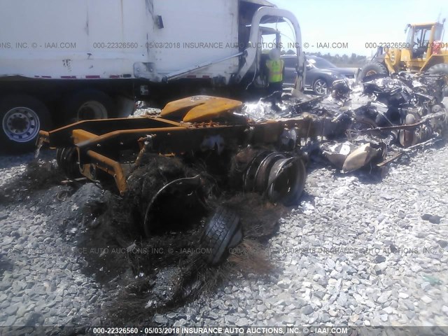 3AKJGLBG7DSBS6887 - 2013 FREIGHTLINER CASCADIA 125  WHITE photo 4