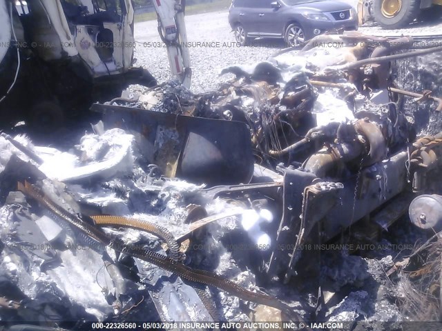 3AKJGLBG7DSBS6887 - 2013 FREIGHTLINER CASCADIA 125  WHITE photo 6