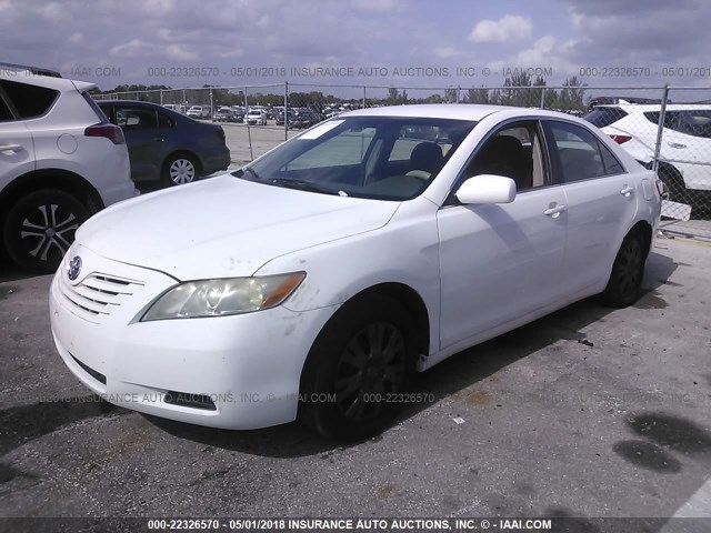 4T1BE46K28U740563 - 2008 TOYOTA CAMRY CE/LE/XLE/SE WHITE photo 2