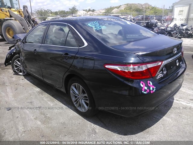 4T1BF1FK1FU016808 - 2015 TOYOTA CAMRY LE/XLE/SE/XSE BLUE photo 3