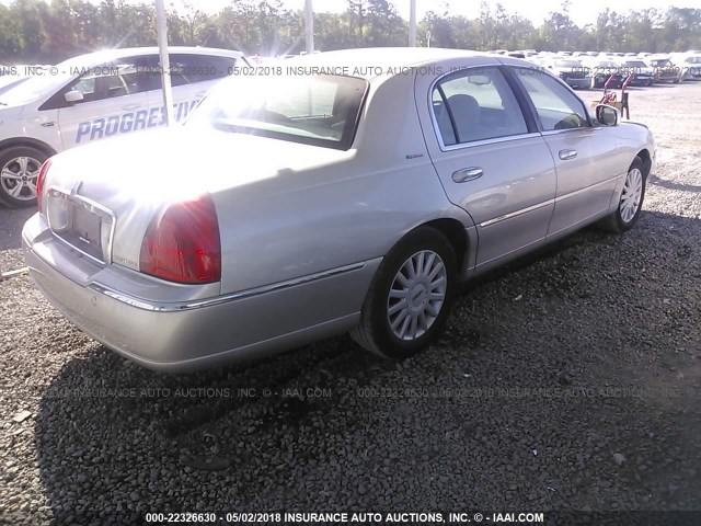 1LNHM81W15Y636715 - 2005 LINCOLN TOWN CAR SIGNATURE SILVER photo 4