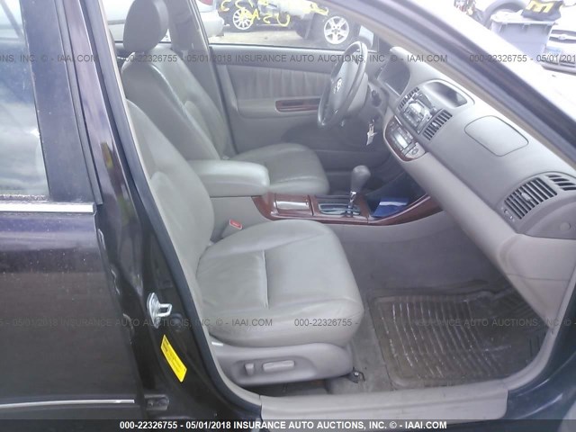 4T1BF30K33U562820 - 2003 TOYOTA CAMRY LE/XLE/SE შავი ფოტო 5