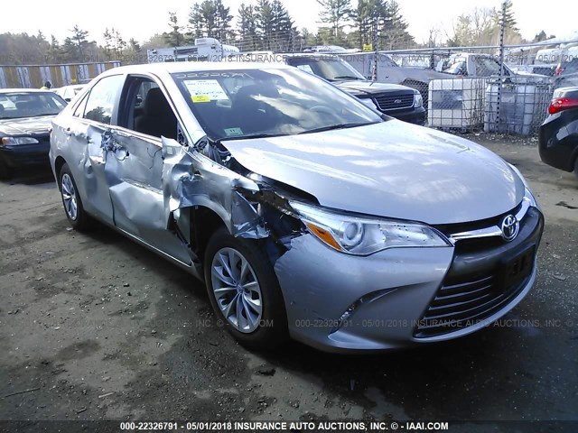4T1BF1FK7HU330725 - 2017 TOYOTA CAMRY LE/XLE/SE/XSE GRAY photo 6