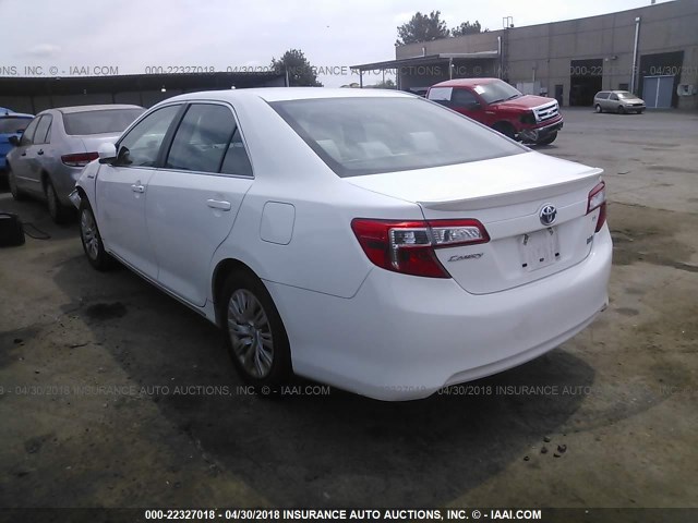 4T1BD1FK8DU065359 - 2013 TOYOTA CAMRY HYBRID/LE/XLE 白色 照片 3