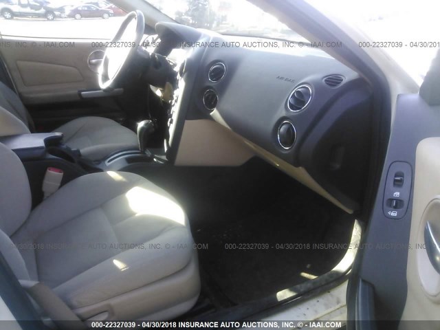 2G2WP552481172890 - 2008 PONTIAC GRAND PRIX WHITE photo 5