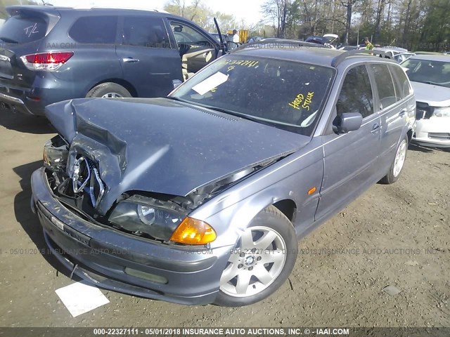 WBAAW33401ET41919 - 2001 BMW 325 IT BLUE photo 2