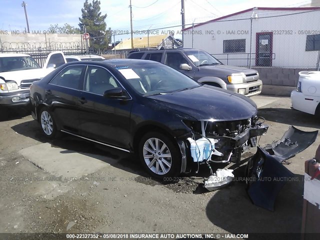 4T4BF1FK0ER364197 - 2014 TOYOTA CAMRY L/SE/LE/XLE შავი ფოტო 1