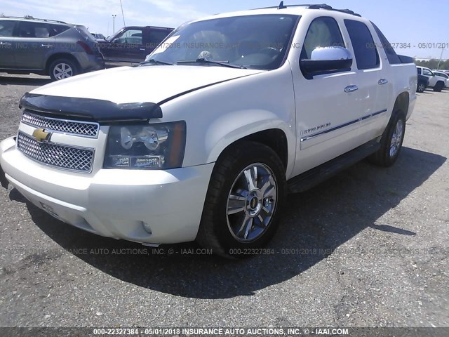 3GNFK32099G223432 - 2009 CHEVROLET AVALANCHE K1500 LTZ WHITE photo 2