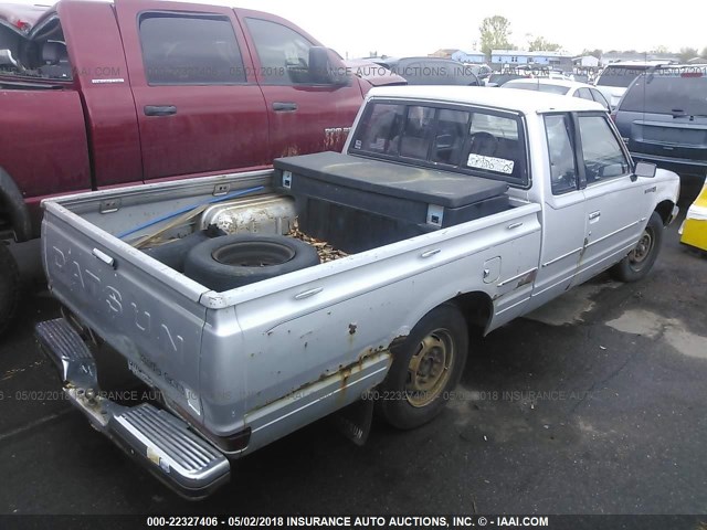 JN6MD06S3CW100977 - 1982 DATSUN 720 KING CAB SILVER photo 4