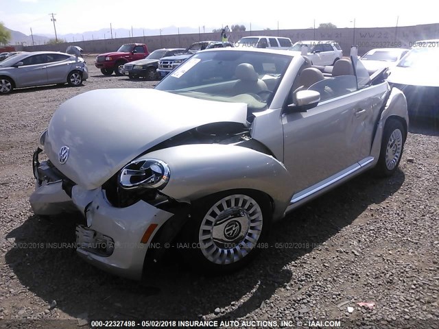 3VW517AT5FM801658 - 2015 VOLKSWAGEN BEETLE 1.8T SILVER photo 2