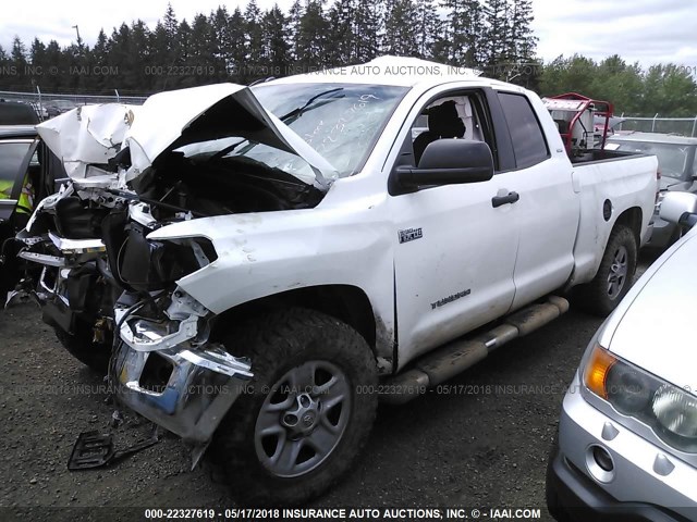 5TFRY5F18EX171882 - 2014 TOYOTA TUNDRA DOUBLE CAB SR/SR5 WHITE photo 2